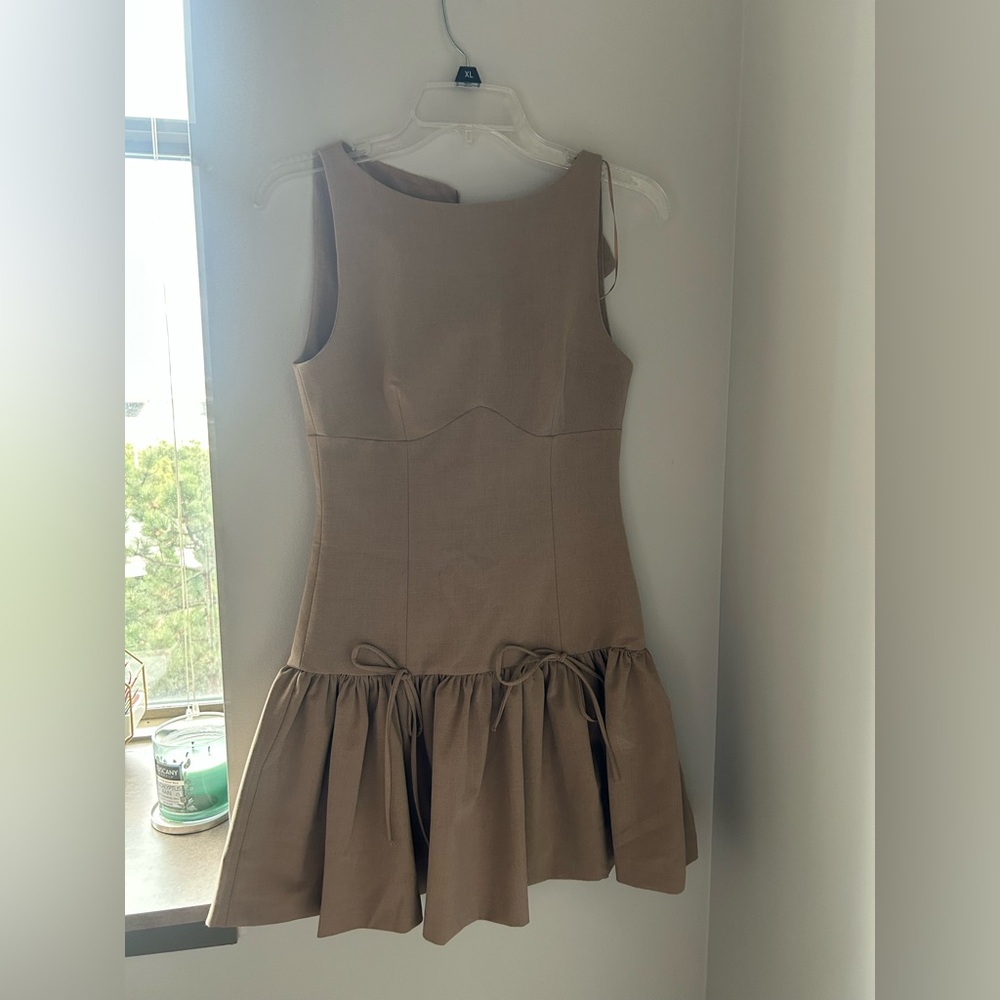 Elegant Tan Sleeveless Dress